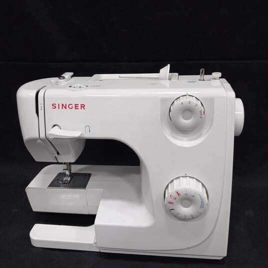Singer Sewing Machine Model 50T8 E99670 image number 2