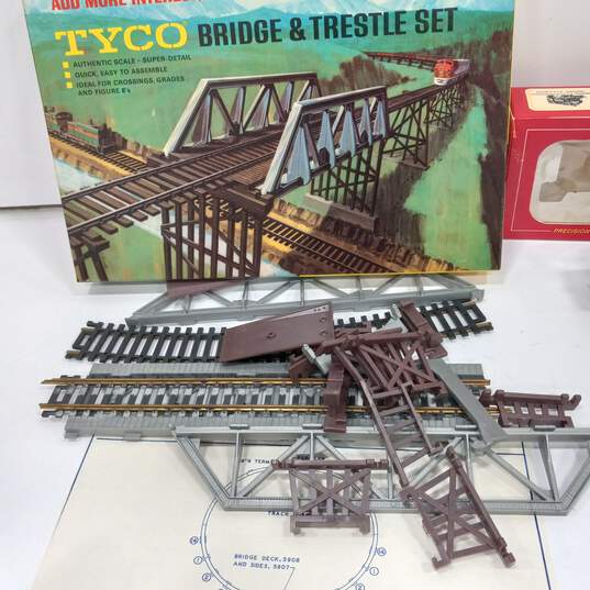 Bundle of Tyco Train Cars, Train Tracks & Accessories image number 3