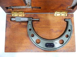 Mitutoyo 103-181A Micrometer Tool W/ Case alternative image