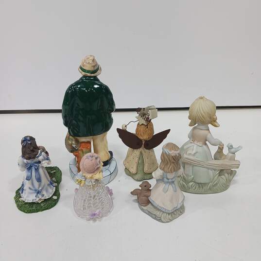 Bundle of 6 Assorted Vintage Man & Girls Figurines image number 2