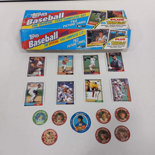1992 Topps Baseball Sports Trading Cards Bundle image number 2