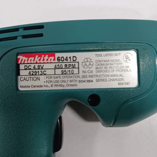 Vintage Makita 6041DWXK 3/8" Cordless Drill Kit FOR PARTS AND REPAIR image number 4