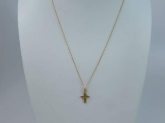 14K Yellow Gold Cross Pendant Necklace 1.8g image number 1
