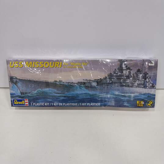USS Missouri The 'Mighty Mo' Plastic Model Kit image number 1