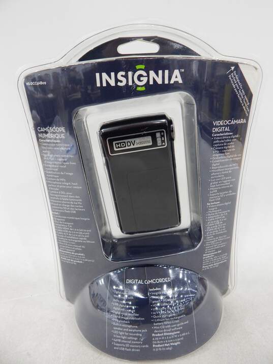 Insignia 720P HD Digital Camcorder 8x Zoom 5-MP Camera LCD 8GB Card, Battery image number 2