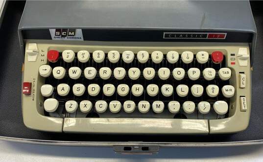 SCM Smith-Corona Classic 12 Typewriter image number 3