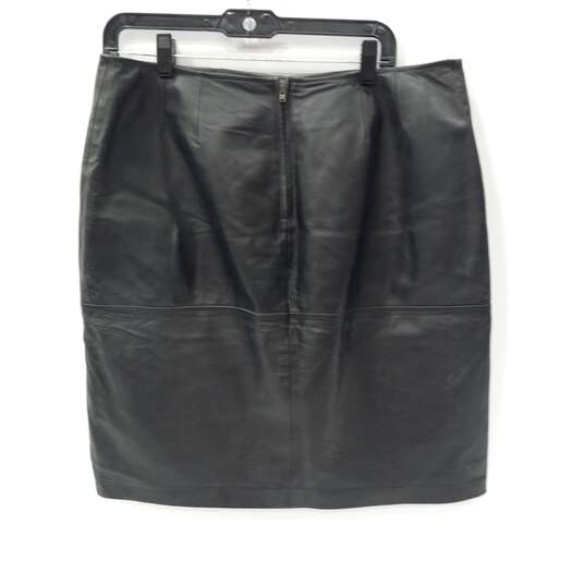 Newport News Women's Black Leather Pencil Skirt Size 12 image number 2