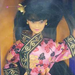 Mattel Special Edition Chinese Barbie Dolls of the World alternative image