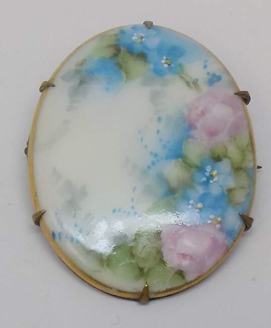 Antique Gold Tone Pink & Blue Painted Porcelain Brooch 16.6g image number 1