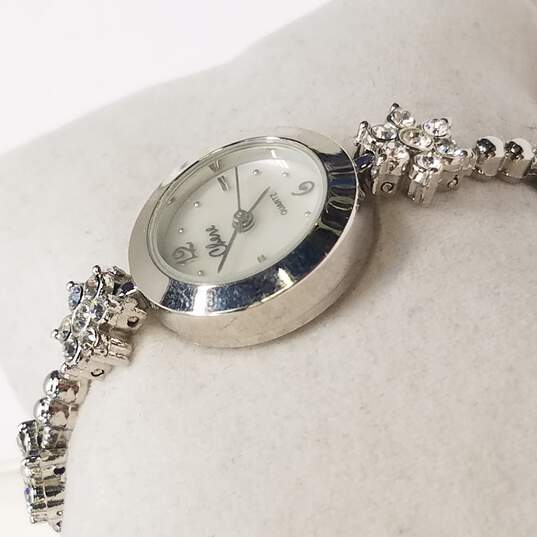 Chere MOP Dial & Crystal Flower Band Watch image number 3