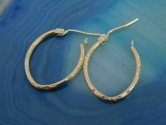 14K Yellow Gold Textured Hoop Earrings 1.0g image number 2