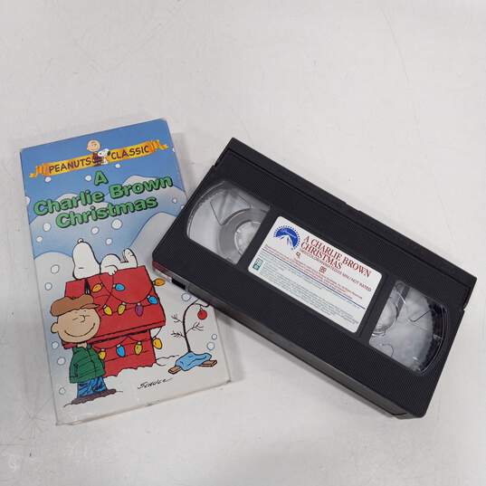 Bundle of 11 Assorted Cartoon VHS Tapes image number 6