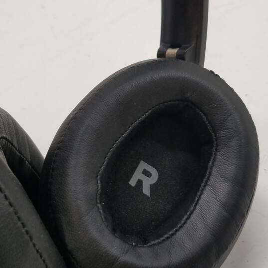 Taotronics TT-BH22 Noise-Canceling Headphones with Case image number 3