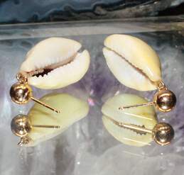 14K Yellow Gold Shell Dangle Earrings alternative image