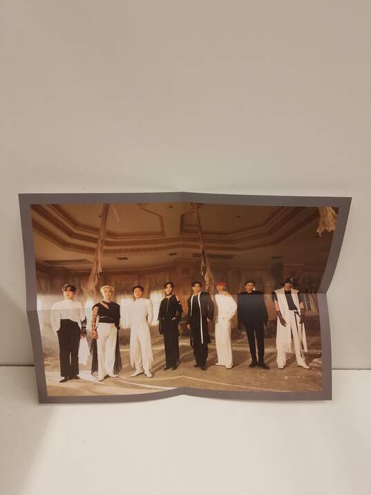 AE/BZ K-Pop Box Set of Collectibles image number 7