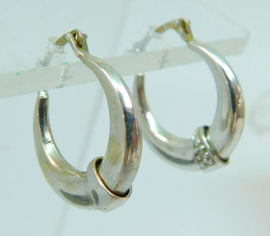 10k White Gold Diamond Accent Oblong Hoop Earrings 1.1g image number 2