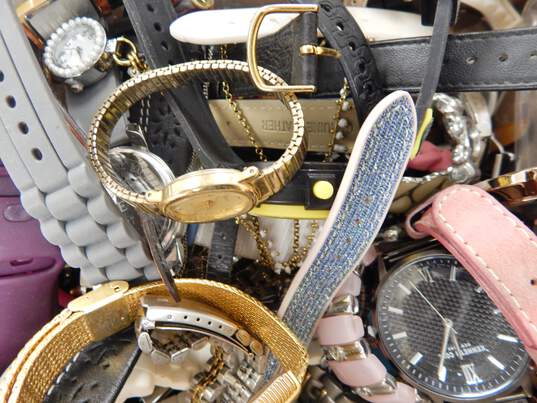 12.4 Lbs. BULK Watches & Watch Parts image number 5