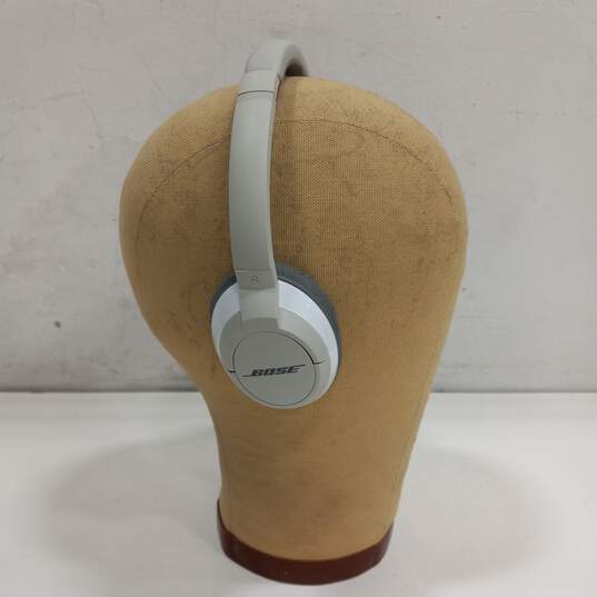 Bose OE2 Headphones w/Black Leather Case image number 4