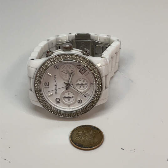 Designer Michael Kors Runway MK-5188 Round Dial Quartz Analog Wristwatch image number 3