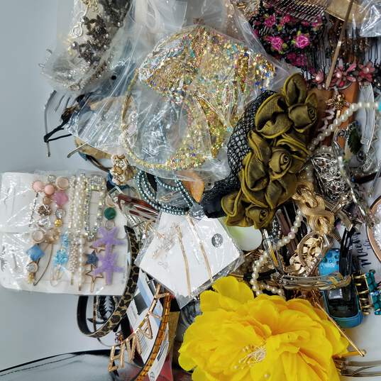 Hair Accessories Mixed Lot, 5.4lbs image number 3