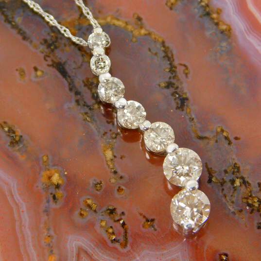 10K White Gold 1.13 CTTW Diamond Journey Pendant Necklace 1.6g image number 1