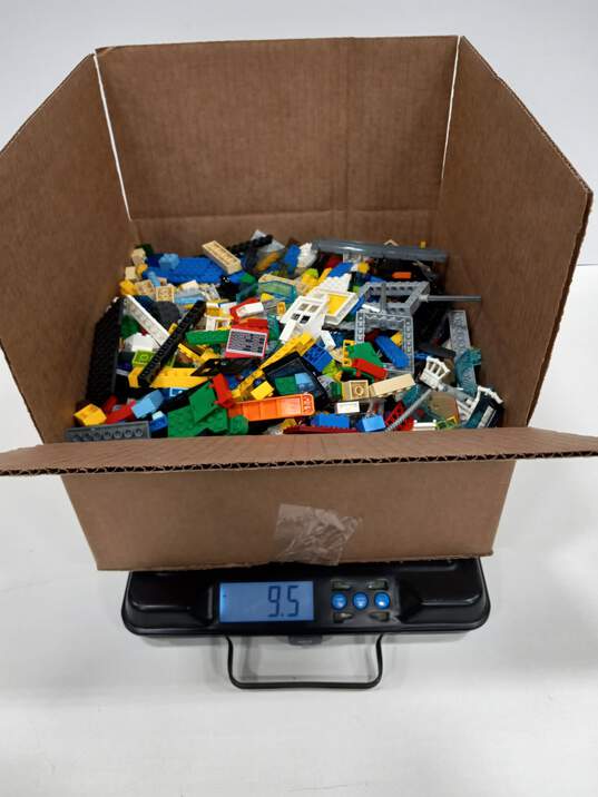 Lot of 9.5lbs of Assorted Building Blocks image number 2