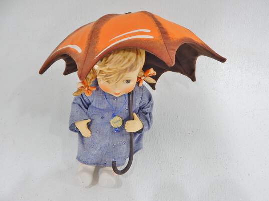 UMBRELLA GIRL Larger 4-3/4in Vintage Goebel HUMMEL Figurine image number 2