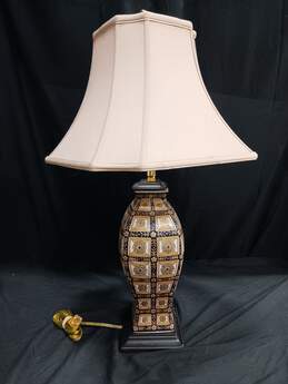 Vtg. Oriental Accent Porcelain Table Lamp alternative image