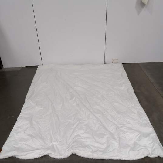 Ugg Polar White Twin/Twin XL Comforter Set in Carry Bag image number 2
