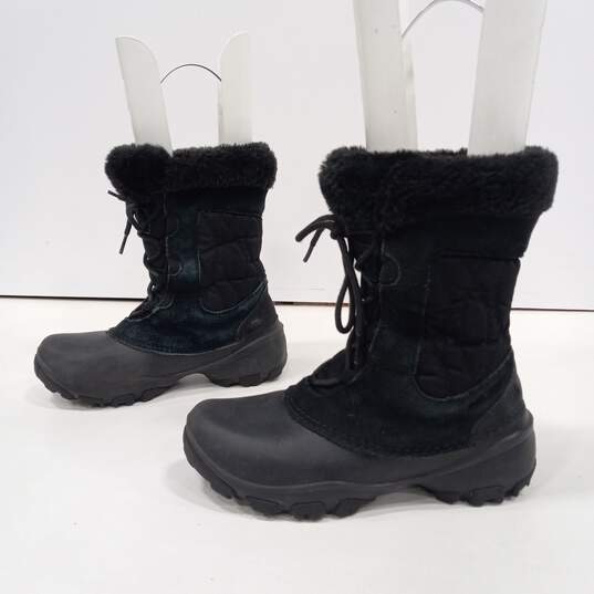 Women's Black Snow Boots Size 6 image number 2