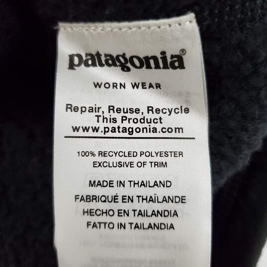 Patagonia MN's Charcoal Heathered Half Zip Fleece Pullover Size S image number 2