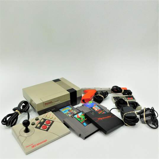 Nintendo NES With 4 Games Includes Tetris image number 1