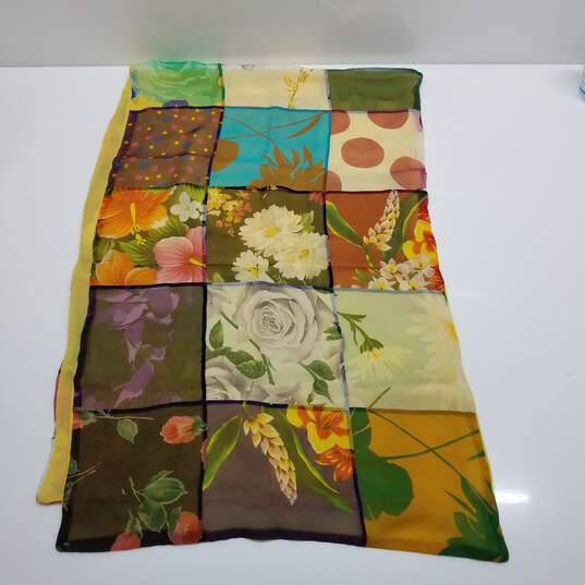AUTHENTICATED DOLCE & GABBANA 70in SILK FLORAL PATTERNED SCARF image number 3