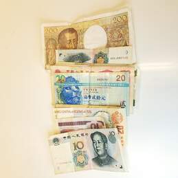 12 Paper Currency Mix From Around The World 10.9g
