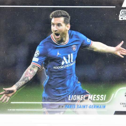 2021-22 Lionel Messi Topps Stadium Club Chrome UCL Paris Saint-Germain image number 1
