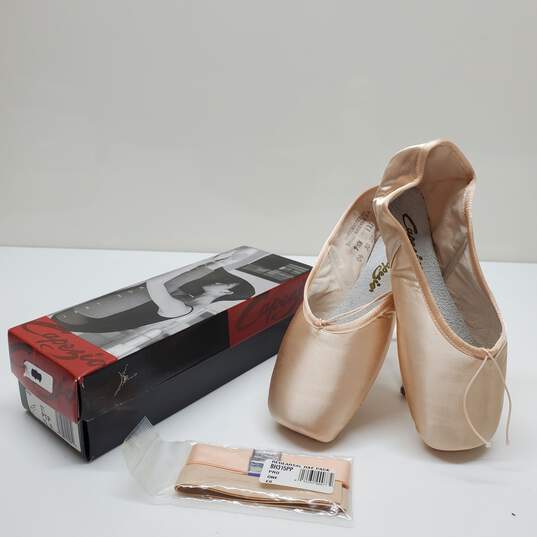 Capezio ARIA Ballet Dance Pointe Shoes Size 9.5W #121 image number 1