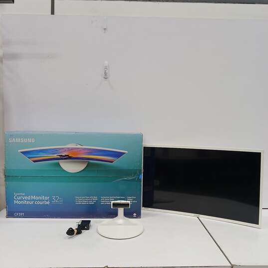 Samsung C32F391 32" LED Curved Gaming Monitor image number 1