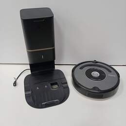 iRobot Roomba Robot Vacuum With Base