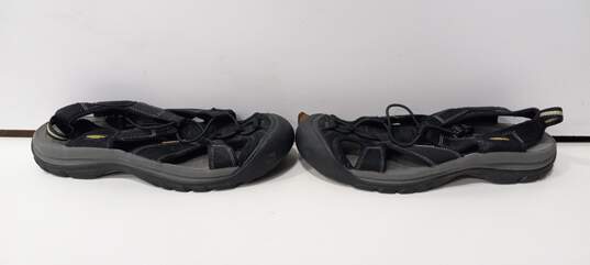 Keen Gray And Black Venice H2 Closed Toe Sandals Size 9.5 image number 3