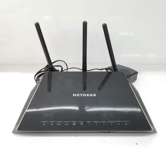 Netgear Nighthawk AC1750 Smart WiFi Router Powers On image number 1