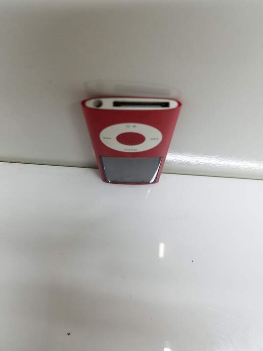 Apple iPod Nano (4th Generation) Red 8GB MP3 Player image number 4