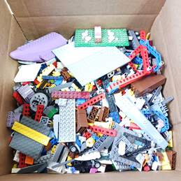 8.55 lbs Bulk Assorted LEGO Bricks