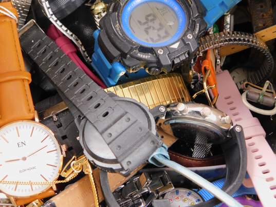 6.8lbs. BULK Watches & Watch Parts image number 3