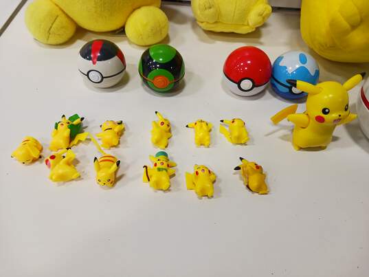 Assorted Pokémon Plush & Toys Collection image number 2