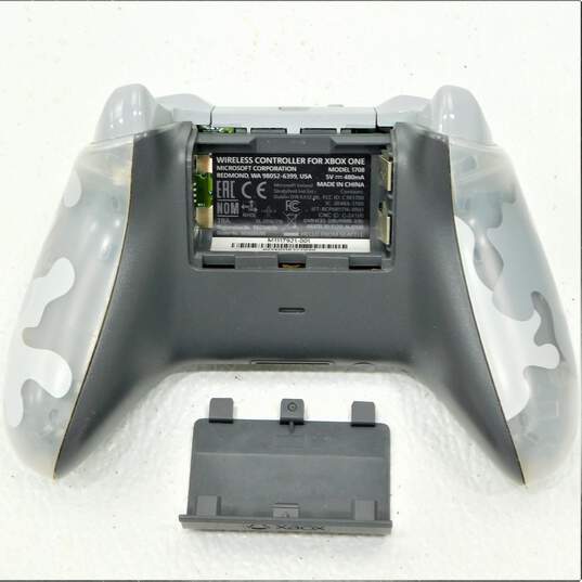 Xbox One Wireless Controller image number 3