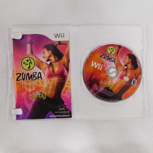 Nintendo Wii Bundle w/Zumba image number 4