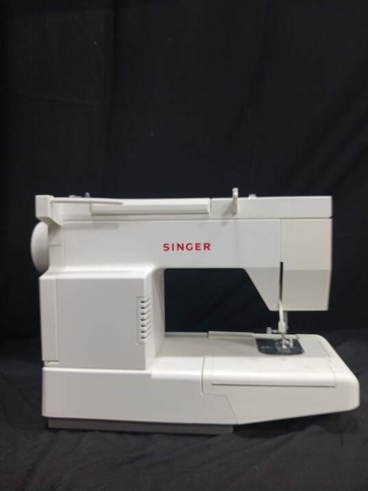 Vintage Singer CM-17 Sewing Machine In Box With Accessories image number 5