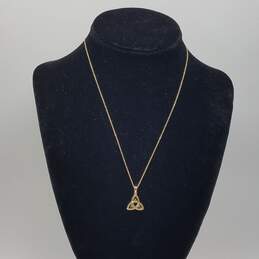 35/9K Gold Emerald Irish Celtic trinity Knot Pendant Necklace 1.8g