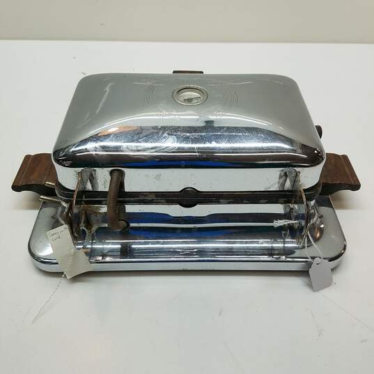 Dominion Waffle Iron Model 1208A image number 4