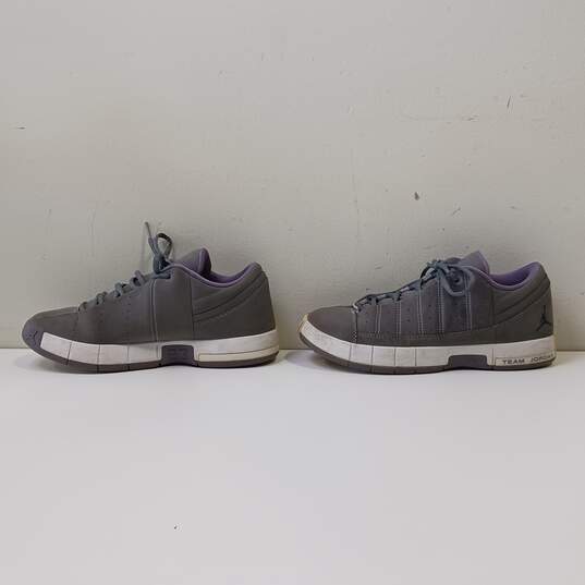 Jordan Team Elite 2 Children's Gray Sneakers Size 7Y image number 2